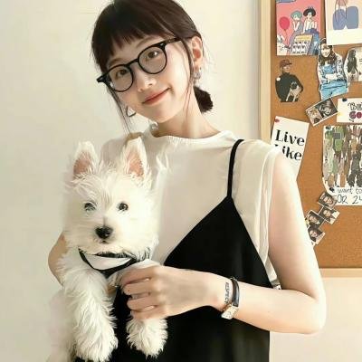 高墙、黑色与帅小伙