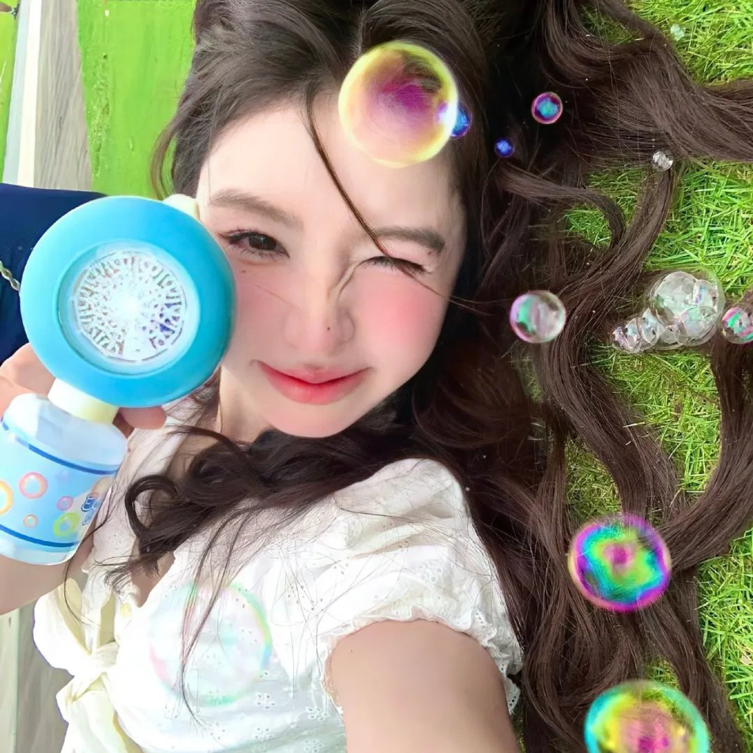 穿黄睡衣的女孩